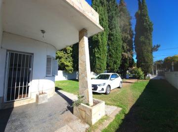 Casa · 188m² · 5 Ambientes · 5 Cocheras · Venta Casa 4 Dorm, Fondo, Jardín Garage Colón