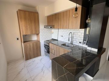 Departamento de 2 ambientes, Floresta · Departamento Reciclado Luminoso - 2 Amb - Cerca de La Estacion Sarmiento