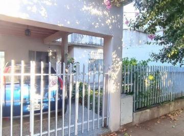Casa · 145m² · 3 Ambientes · 1 Cochera · Venta Casa 3 Amb con Cochera Patio en Caseros