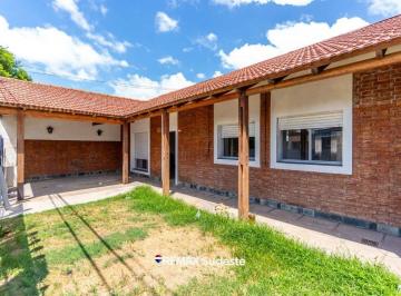 Casa · 118m² · 5 Ambientes · 1 Cochera · Venta Casa Apta Credito 4 Dorm.