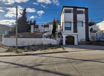 Casa · 80m² · 5 Ambientes · 1 Cochera · Casa 3 Dorm. y 2 Baños - Jorge Newbery