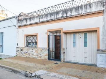 Casa · 119m² · 3 Ambientes · 1 Cochera · Venta Casa 3 Amb Ciudadela Quincho Terraza Cochera
