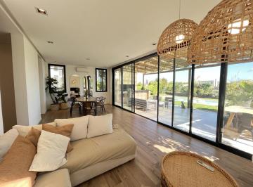 Casa · 209m² · 5 Ambientes · 4 Cocheras · Casa en Venta / Alquiler - Ceibos Puertos del Lago - Amplia Luminosa
