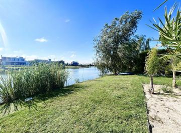 Casa · 295m² · 5 Ambientes · 3 Cocheras · Venta en Oportunidad Casa Salida a Laguna Canton Islas Mobiliario Incluido!