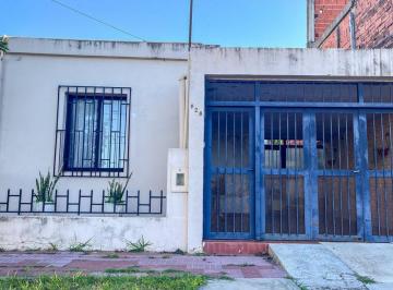Casa · 116m² · 7 Ambientes · 1 Cochera · Casa 3 Dorm., Patio y Quincho Zona Hipódromo