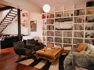 Casa · 253m² · 5 Ambientes · Casa 5 Amb. Apto Credito, Toma PH en Devoto.