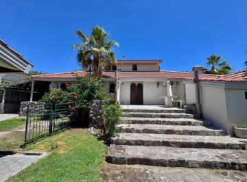 Casa · 750m² · 9 Ambientes · 2 Cocheras · Casa en Alquiler - Dalvian - Mendoza
