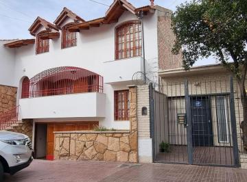 Casa · 250ha · 7 Ambientes · 2 Cocheras · Gran Casa en Venta