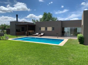 Casa · 165m² · 4 Ambientes · 2 Cocheras · Casa en Venta - 4 Ambientes en Cantón Golf