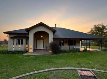 Quinta vacacional · 200m² · 4 Ambientes · 1 Cochera · Espectacular Quinta en Mercedes