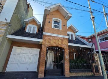 PHA-PHA-153_2 · Casa con Jardín, Quincho y Garaje en Venta | Berazategui