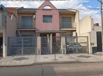 Casa · 55m² · 3 Ambientes · 1 Cochera · Triplex con Cochera