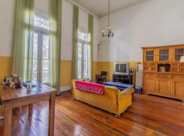 PH · 177m² · 8 Ambientes · PH Balvanera con Terraza y Quincho – Sin Expensas y Entrada Independiente