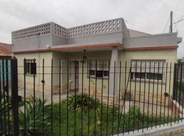 Casa · 82m² · 3 Ambientes · 1 Cochera · Casa 3 Amb en Esquina, Morón Sur | con Patio y Cochera