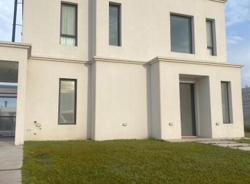 Casa · 209m² · 4 Ambientes · 1 Cochera · Casa en Barrio La Magdalena a Estrenar