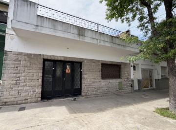 Casa de 4 ambientes, Parque Chacabuco · Casa a Reciclar - Lote Propio - Venta - Parque Chacabuco