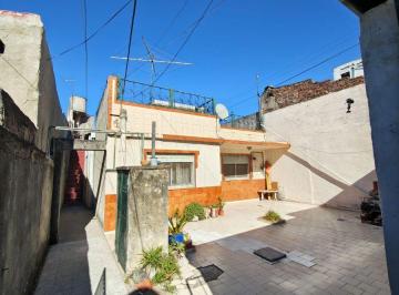 Casa de 3 ambientes, Lanús · Casa 3 Ambientes + 2 Locales Al Frente - Lanus