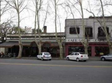 Local comercial · 1100m² · 1 - Av General Flores