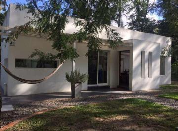 Casa · 142m² · 4 Ambientes · 1 Cochera · 1 - Calandrias