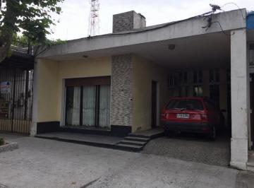 Casa · 162m² · 3 Dormitorios · 1 Cochera · Dr. Daniel Fosalba 370 - Casa a Pasos de La Playa