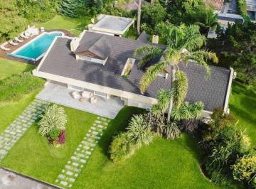 Casa · 568m² · 6 Dormitorios · 1 - Punta del Este - Av Trinidad y Brasil