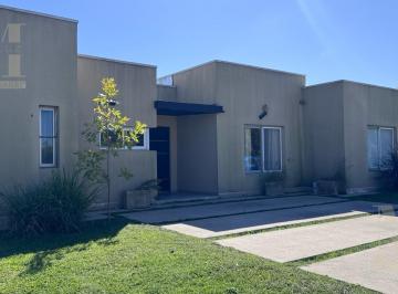 Casa · 160m² · 4 Ambientes · 2 Cocheras · Casa en Don Joaquín
