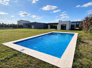 Casa · 100m² · 4 Ambientes · 2 Cocheras · Venta de Casa en San Sebastián | 4 Ambientes | Pileta | Parrilla | Apto Crédito