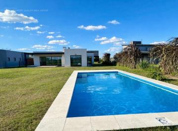 Casa · 100m² · 4 Ambientes · 2 Cocheras · Venta de Casa en San Sebastián | 4 Ambientes | Pileta | Parrilla | Apto Crédito