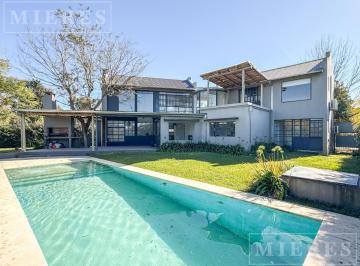 Casa · 178m² · 7 Ambientes · Casa en Venta en Los Jazmines, Pilar del Este