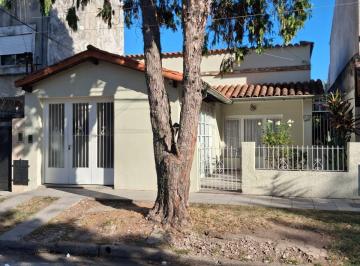 Casa de 3 ambientes, San Isidro · Hermosa Casa 3 Ambientes con Jardín, Fondo y Pileta