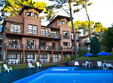 Hotel , Cariló · Hotel 4 Estrellas en El Centro de Cariló
