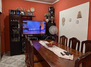 Casa · 298m² · 5 Ambientes · 1 Cochera · Casa en Venta - 4 Dorm. 2 Baños - 298 m² - Monte Grande