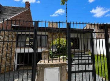 Casa · 221m² · 4 Ambientes · 2 Cocheras · Casa 4 Ambientes en Ituzaingó Norte