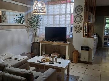 Casa · 240m² · 3 Ambientes · 1 Cochera · Victoria