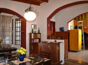 Casa · 212m² · 5 Ambientes · 1 Cochera · Casa en Venta 5 Amb! Oportunidad Apto Credito