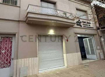 Local comercial · 100m² · 3 Ambientes · 22 E/ 51 y 53 Alquiler Local Comercial