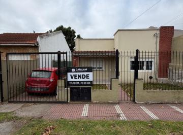 PH · 64m² · 3 Ambientes · 1 Cochera · PH en Venta con 3 Amb con Entrada de Auto, Jardin y Patio