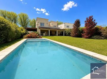Casa · 162m² · 5 Ambientes · 2 Cocheras · Casa Venta 5 Amb Santa Guadalupe Pileta