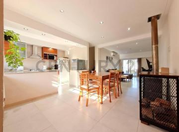 Casa · 140m² · 3 Ambientes · 1 Cochera · Casa en Venta 2 Dorm. en Sicardi