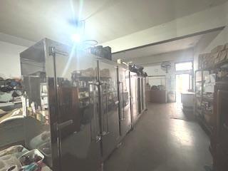 Bodega-Galpón · 383m² · 1 Cochera · Galpón con Local y Oficinas. Olivos.