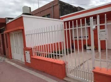 Casa · 300m² · 5 Ambientes · 1 Cochera · Casa en Venta - 4 Dorm. 1 Baño - Cochera - 300 m² - Yofre Sud, Córdoba