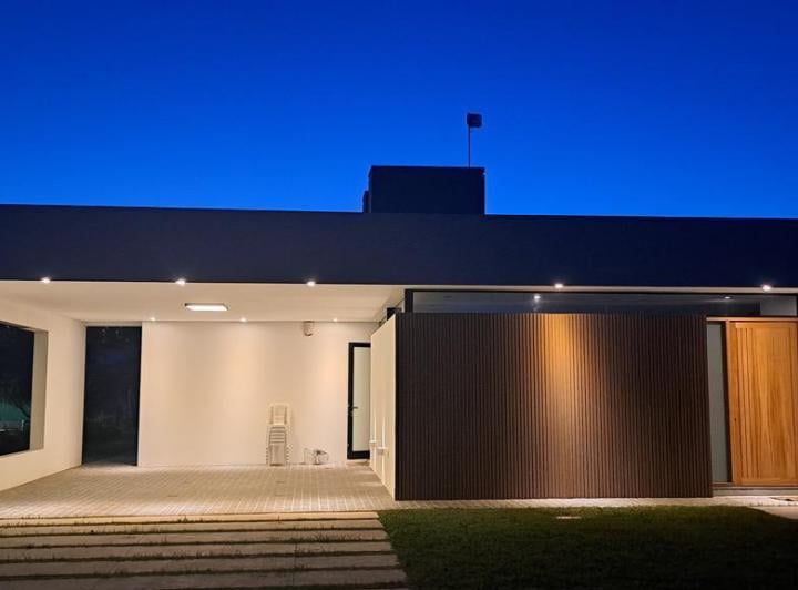 Casa · 90m² · 3 Ambientes · 2 Cocheras