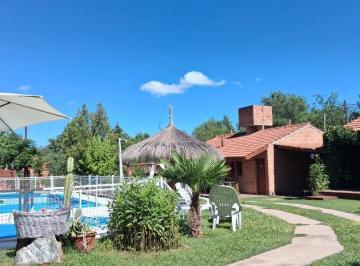 Casa · 409m² · 6 Ambientes · 5 Cocheras · Hermoso Complejo de Cabañas en Mina Clavero