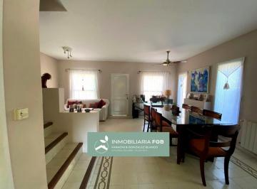 Casa · 156m² · 5 Ambientes · 1 Cochera · Casa Triplex en Venta en Barrio Los Sauces | San Fernando | 5 Dorm. | 3 Baños | Jardín | Barri