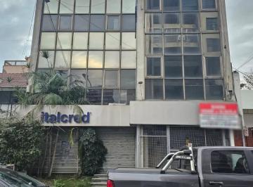 Edificio · 800m² · 9 Ambientes · 1 Cochera · Edificio Comercial en Venta - 9 Oficinas 6 Baños - Cocheras - 1000 m² - Quilmes