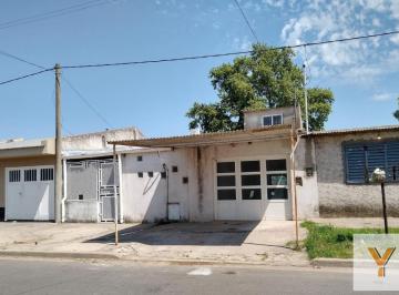 Casa · 120m² · 6 Ambientes · 2 Cocheras · Casa en Venta - 5 Dorm. 2 Baños - 120 m² - Junin