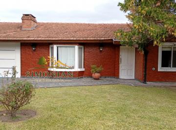 Casa de 5 ambientes, Moreno · Chalet Tradicional en Excelente Estado