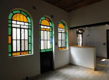 Casa · 120m² · 5 Ambientes · 1 Cochera · Casa 5 Amb. en Venta en Ciudadela. Muy Luminosa