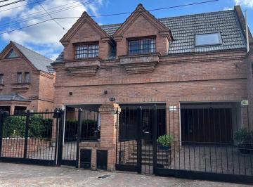 Casa · 211m² · 6 Ambientes · 1 Cochera · Casa en San Isidro