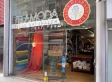 Local comercial · 210m² · 3 Ambientes · Local Comercial en Venta - 2 Oficinas 2 Baños - Monserrat